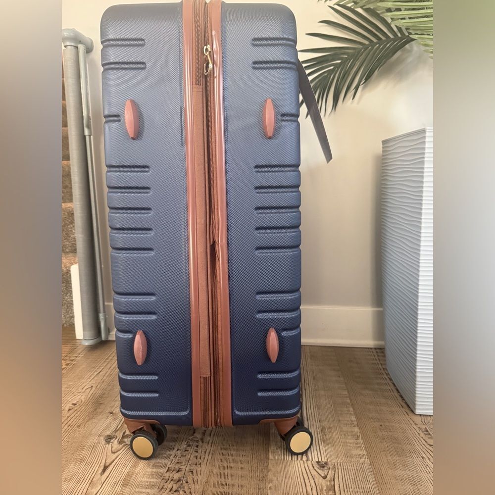 Miami CarryOn Brickell 1 Piece Expandable Retro Spinner Luggage suitcase - Picture 8 of 16